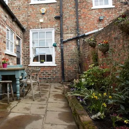 27 George Street * York